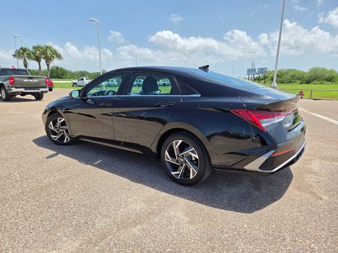 Used 2024 Hyundai Elantra Limited FWD image 5
