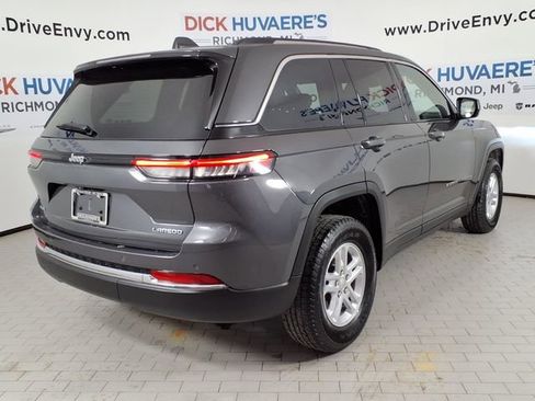 Used 2023 Jeep Grand Cherokee Laredo w/ Luxury Tech Group I image 4