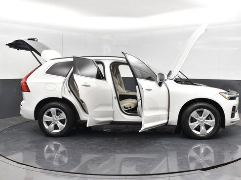 Used 2022 Volvo XC60 B5 Momentum AWD/4WD image 35