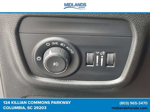Used 2025 Jeep Grand Cherokee Limited AWD/4WD image 17
