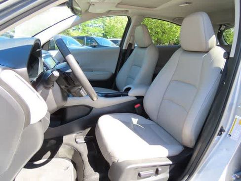 Certified 2019 Honda HR-V Touring image 11