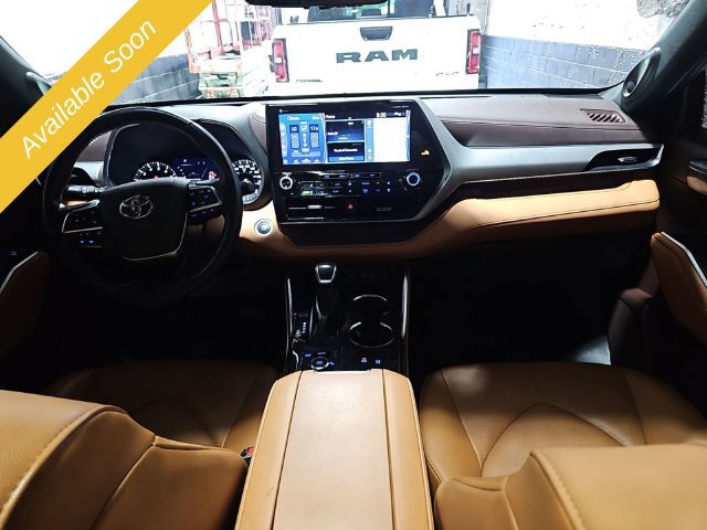 Used 2021 Toyota Highlander Platinum AWD/4WD image 6