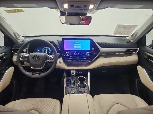 Used 2025 Toyota Highlander Limited AWD/4WD image 44