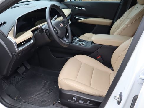 Used 2024 Cadillac XT4 Premium Luxury FWD image 16