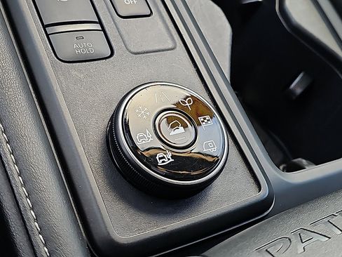 Certified 2023 Nissan Pathfinder S image 24