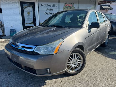 Used 2011 Ford Focus SE image 1