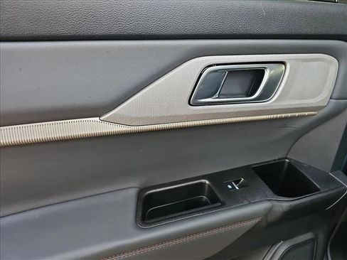 Used 2025 Ford Explorer Active w/ Active Comfort Package image 13