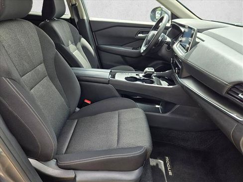 Used 2025 Nissan Rogue SV FWD image 19