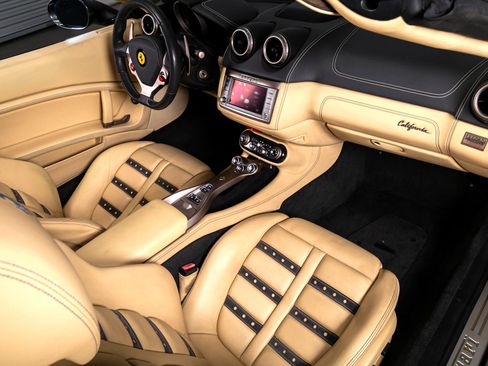 Used 2011 Ferrari California image 35