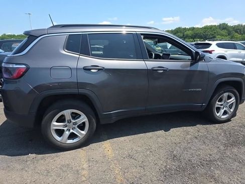 Used 2023 Jeep Compass Latitude w/ Convenience Group AWD/4WD image 7