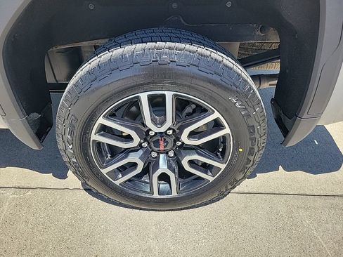 Used 2025 GMC Sierra 1500 AT4 w/ Technology Package AWD/4WD image 38