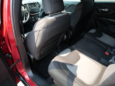 Used 2016 Jeep Cherokee Sport w/ Cold Weather Group AWD/4WD image 23