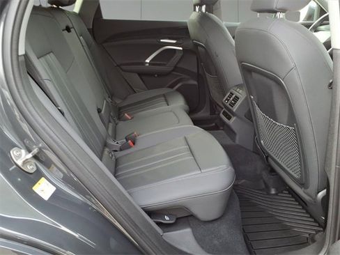 Used 2025 Audi Q5 Premium w/ Convenience Package image 11
