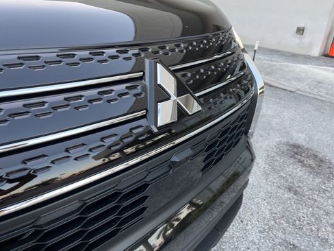 Used 2024 Mitsubishi Outlander ES image 12