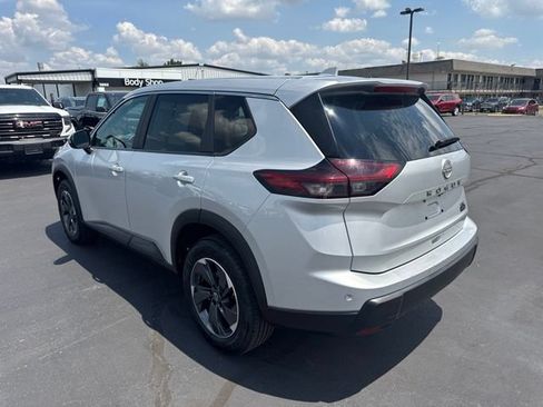 Used 2024 Nissan Rogue SV FWD image 7