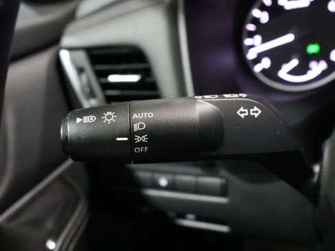 Used 2025 Nissan Rogue SV image 36