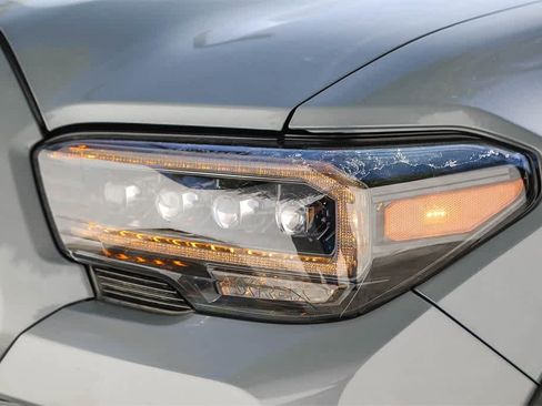 Used 2021 Toyota Tacoma SR5 image 7