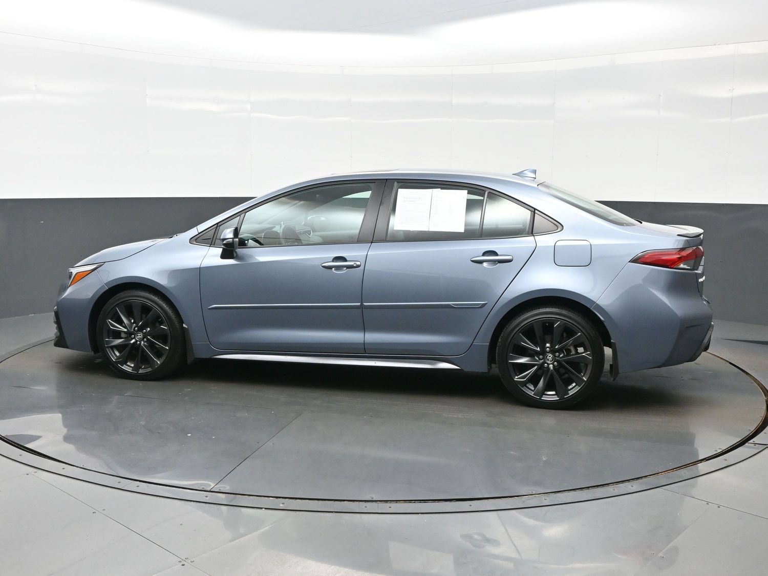 Used 2024 Toyota Corolla XSE FWD image 3