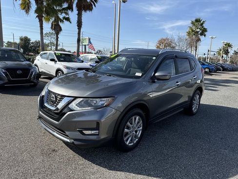 Used 2018 Nissan Rogue SV image 8