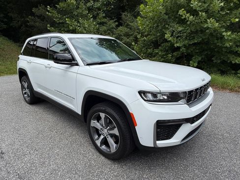 New 2026 Jeep Grand Cherokee Limited w/ Luxury Tech Group II AWD/4WD image 5