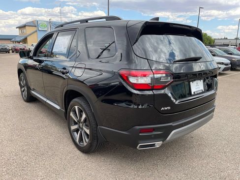 Certified 2024 Honda Pilot Touring image 3