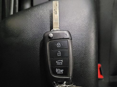 Used 2023 Hyundai Elantra SE FWD image 32
