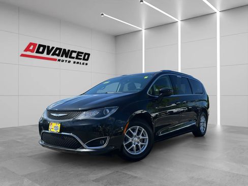 Used 2020 Chrysler Pacifica Touring-L FWD image 3
