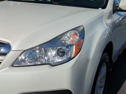 Used 2013 Subaru Outback 3.6R Limited w/ Moonroof Pkg image 10