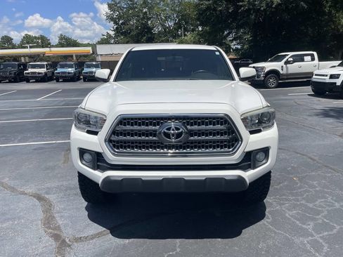Used 2017 Toyota Tacoma TRD Off-Road w/ Tow Package (A/T) AWD/4WD image 9