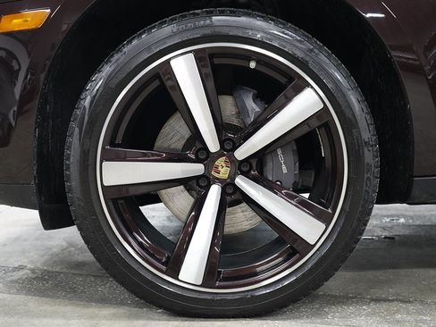 Used 2022 Porsche Macan AWD/4WD image 33