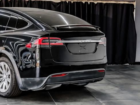 Used 2020 Tesla Model X Long Range AWD/4WD image 16
