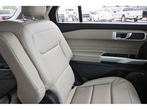 Used 2022 Ford Explorer XLT w/ Equipment Group 202A image 15