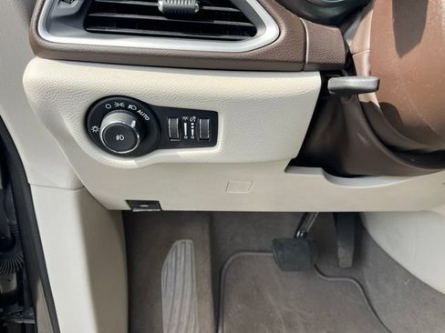 Used 2019 Chrysler Pacifica Touring-L w/ Advanced Safetytec Group FWD image 31