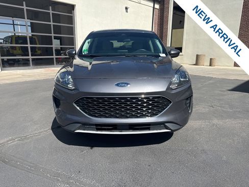 Used 2021 Ford Escape SE FWD image 2