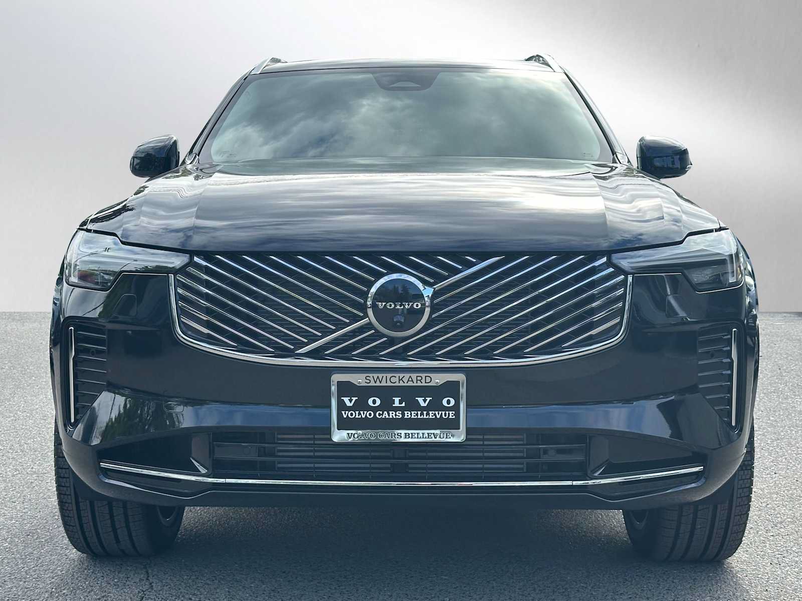 New 2026 Volvo XC90 T8 Plus w/ Protection Package AWD/4WD image 8