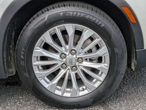 Used 2024 Cadillac XT4 Luxury w/ Cold Weather Package FWD image 12