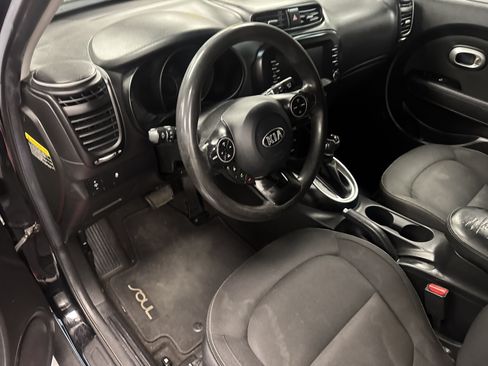 Used 2018 Kia Soul + FWD image 9
