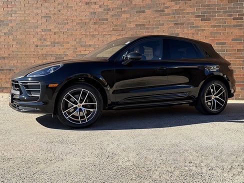 Certified 2025 Porsche Macan image 1