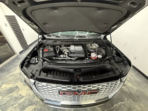 Used 2024 GMC Yukon Denali w/ Advanced Technology Package AWD/4WD image 36