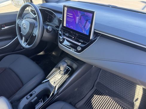Used 2025 Toyota Corolla SE w/ SE Premium Package image 19