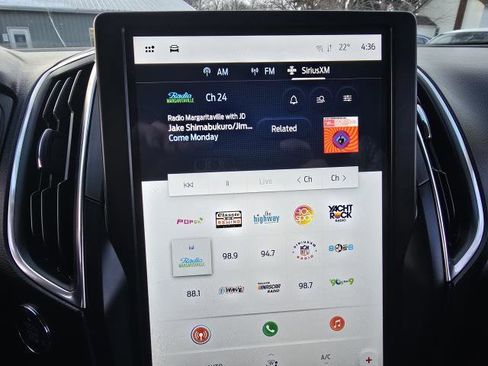 Used 2024 Ford Edge Titanium image 17