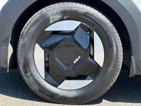Certified 2024 Kia EV9 Wind AWD/4WD image 36