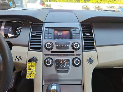 Used 2017 Ford Taurus SE image 15