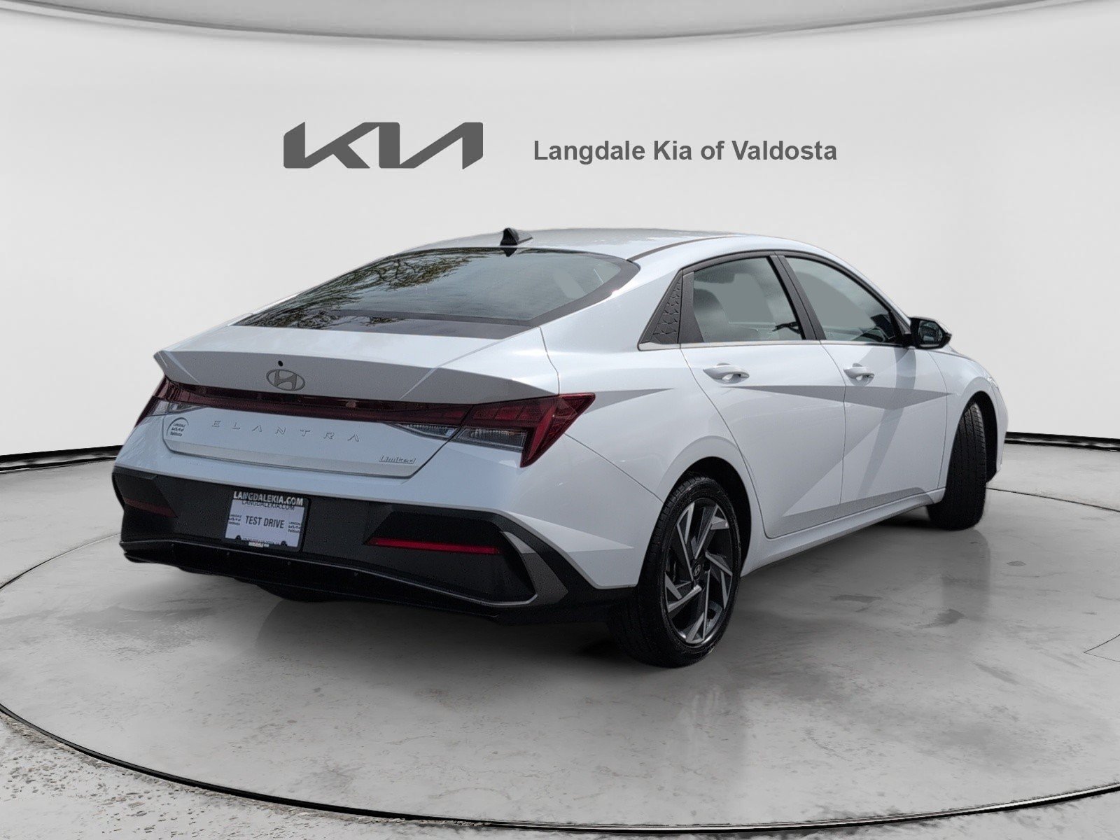 Used 2025 Hyundai Elantra Limited FWD image 4