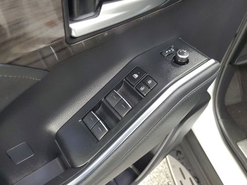 Used 2023 Toyota Highlander Platinum AWD/4WD image 19