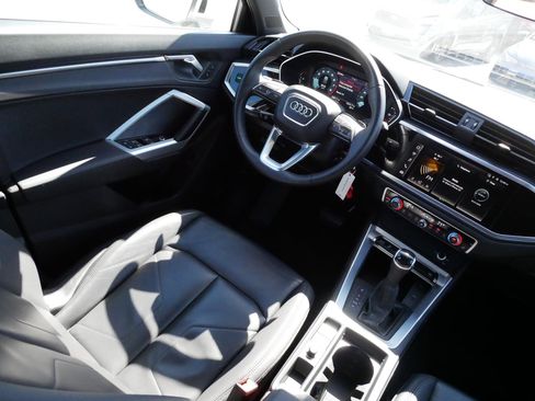 Used 2025 Audi Q3 2.0T Premium image 9