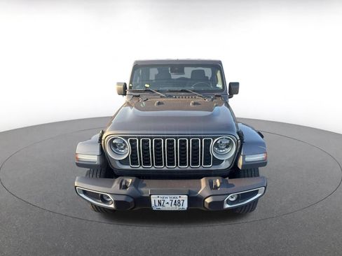 Used 2025 Jeep Wrangler Unlimited Sahara AWD/4WD image 2