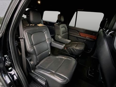 Used 2018 Lincoln Navigator Select w/ Technology Package RWD image 19