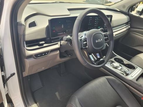Used 2026 Kia Carnival EX FWD image 9