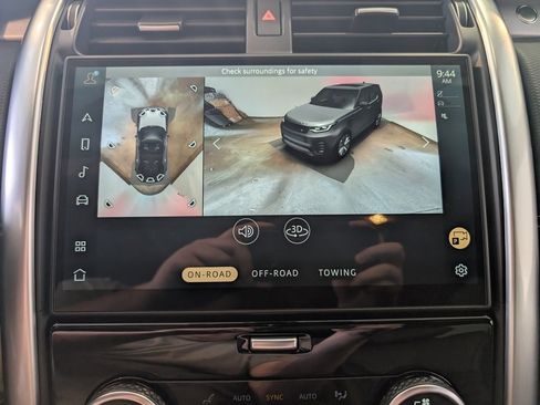 Used 2025 Land Rover Discovery Dynamic SE image 33